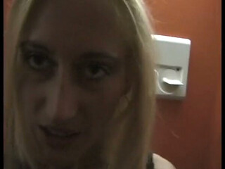 Top Babe and Her Funny Pee Games: It's so Sexy