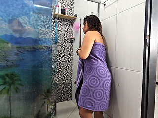 I CALLED THE NEIGHBOR TO GIVE ME A HAND BECAUSE MY SHOWER BROKE
