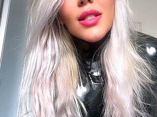 Pretty Hot Blonde Cam Babe Masturbate Solo on Cam