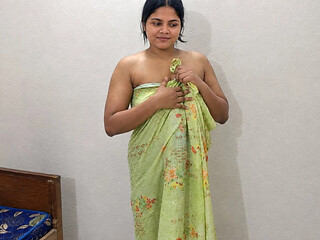 Desi Bhabhi's accidental expose leads to steamy sex