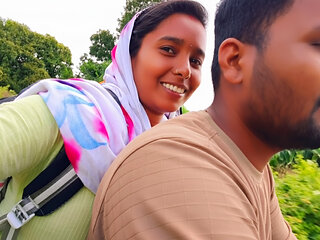Desi college bhabhi hot boobs suking - unknown girl stops my bike, I take her on my bike and take her home and kiss her boobs.