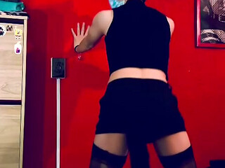 Sexy little dance for you to pull and cum.