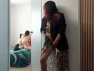 Hijos de su puta madre!, cogiendo despu&eacute_s de colegio y la madrastra los descubre!